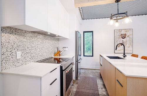 Chertsey Cabin | À 1 hre de Montréal, entouré d'arbres matures, vous trouverez le Chalet Snö !