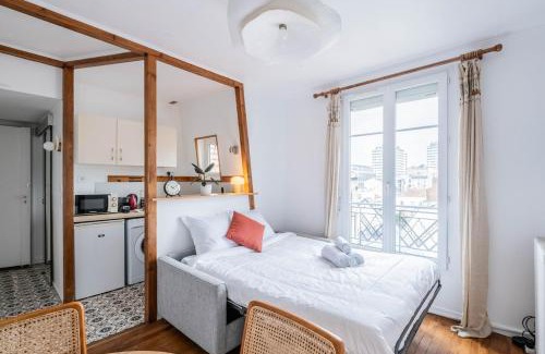 Issy-les-Moulineaux Apartment | À 3 min métro & shopping, aux portes de Paris