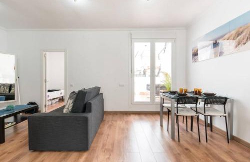 Collblanc y La Torrassa Apartment | Ático soleado con terraza - Cerca del Camp Nou y la Feria de Barcelona