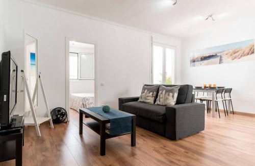 Collblanc y La Torrassa Apartment | Ático soleado con terraza - Cerca del Camp Nou y la Feria de Barcelona