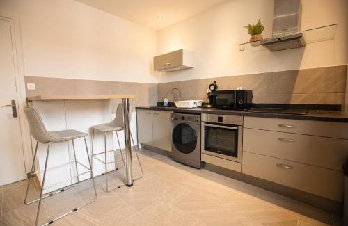 Decines-Charpieu Apartment | Écrin Moderne