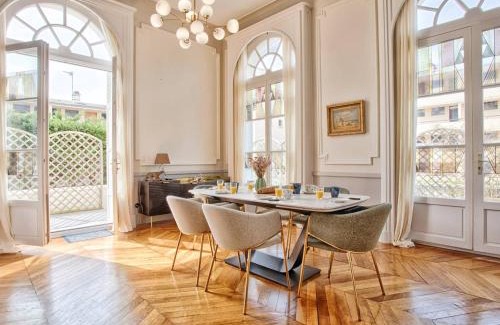 Cabourg Apartment | Élégance Art déco à Cabourg, à deux pas de la plage, stationnement privé - FR-1-788-88