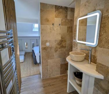 Saint-Vallier-de-Thiey Apartment | Évasion au calme - Maison cosy avec piscine et tennis