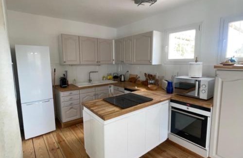 Sanary-sur-Mer Apartment | Évasion méditerranéenne bas de villa Cath, jardin privé, parking
