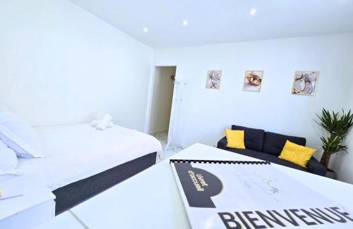 Reims Apartment | Ô Sacrée Détente de Reims -Spa privatif - Proche de la gare & centre ville
