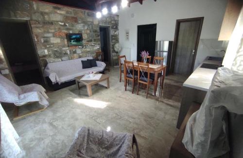 Karpenisi House | Εξοχικό Στο Δύσβατο