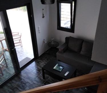 Sarakiniko Villa | Σπίτι με σοφίτα μπροστά στη θάλασσα