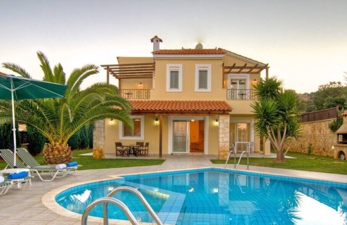 Gerani Villa | Τhree bedroom sea view villa close to Rethymno city