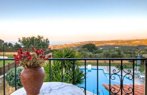 Gerani Villa | Τhree bedroom sea view villa close to Rethymno city