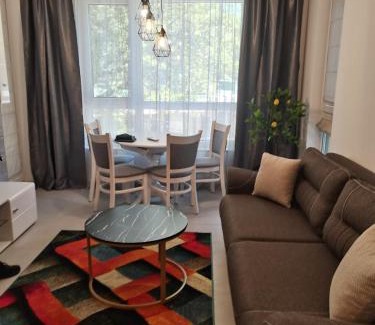 Saints Constantine and Helena Apartment | Райзен апартамент