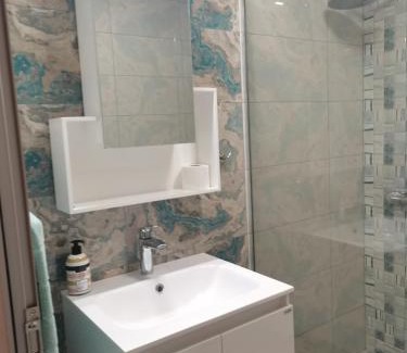 Saints Constantine and Helena Apartment | Райзен апартамент