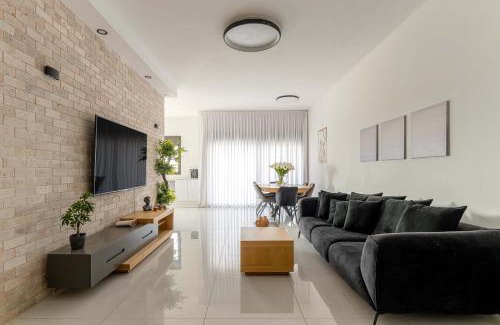 Kiryat Ata Apartment | פנטהאוז העצמאות