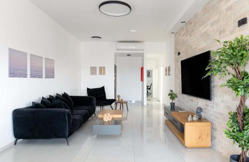 Kiryat Ata Apartment | פנטהאוז העצמאות