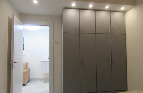 Jerusalem Apartment | תנובת הארץ רחוב שמגר 14 ג' קומה p-3 הכניסה מרחוב מנחת יצחק 22
