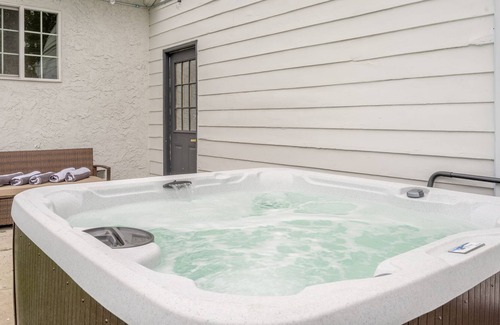 Valley Glen House | ৎ୭LA-LA Landৎ୭ Hot tub, Game room & more