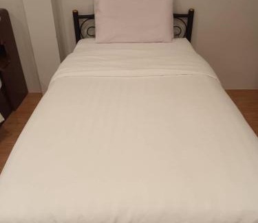 Tha Kham Hotel | โรงแรมควีนส์ (Queen)