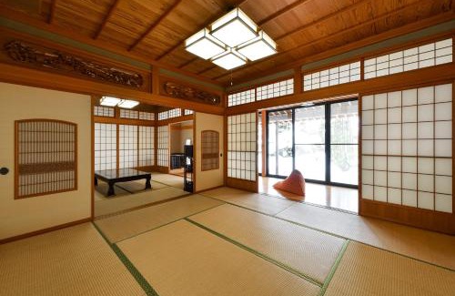 Katsuyama House | 天然木曽ひのきのお風呂がある貸切民泊 志ろきや