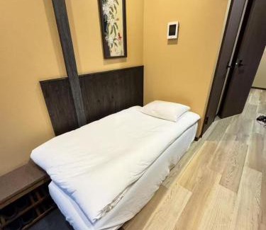 Naniwa Ski Chalet | 敷津西二丁目 健杉 徒步至大國町站5分鐘 最多可住4人