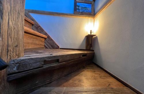 Takayama Apartment | 板倉の宿 白栗