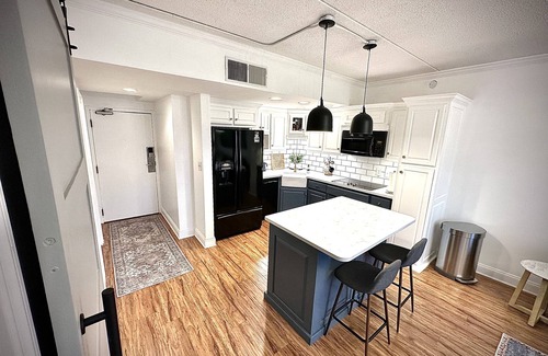 Midtown Condo | 0.5 mile Easy Walk To Downtown, Pool, Free Parking, Close To Vanderbilt
