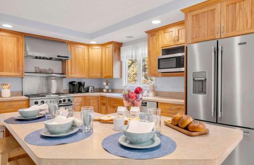 West Chatham House | 0 5 Mile Walk to Beach Dog Friendly