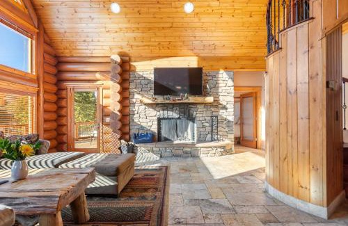 Castle Glen Estates House | 0.5mi to the Lake Deck w Views Poker Table Eagle Ridge Retreat by AvantStay