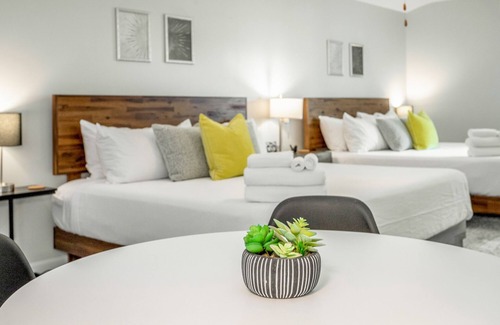 Chattanooga Cabin | 01: The Eames Suite - A PMI Scenic City Vacation Rental