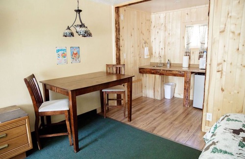 Sevier Apartment | 0124) Candy Suite 124