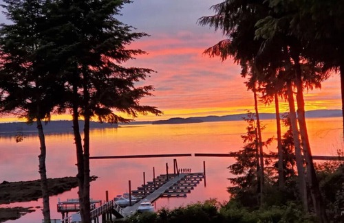 Regional District of Mount Waddington Apartment | 03 - Sunset Vista Cottage