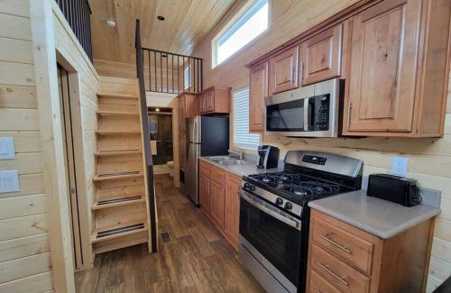 Valle Ski Chalet | 036 Tiny Home nr Grand Canyon South Rim Sleeps 8 - Full Kitchen