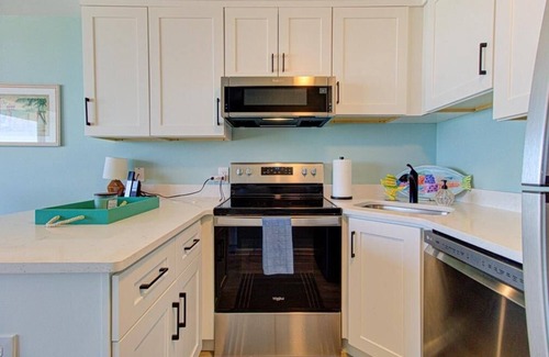 Wilmington Beach Condo | 0405 My Happy Place 1 Bedroom Home