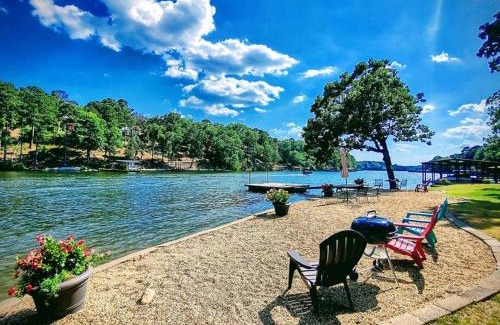 Mid America House | #05 - Lakefront Two Bedroom Cottage- Pet Friendly