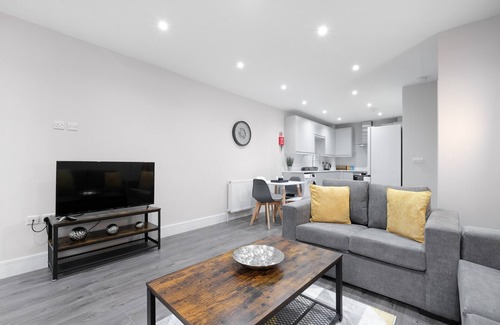 Shepperton Apartment | 06 - Crown Place 2 Bedroom Luxury Apartment