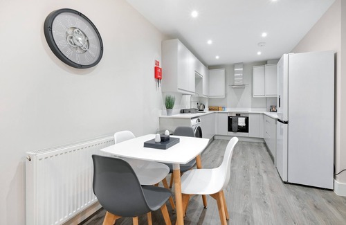Shepperton Apartment | 06 - Crown Place 2 Bedroom Luxury Apartment