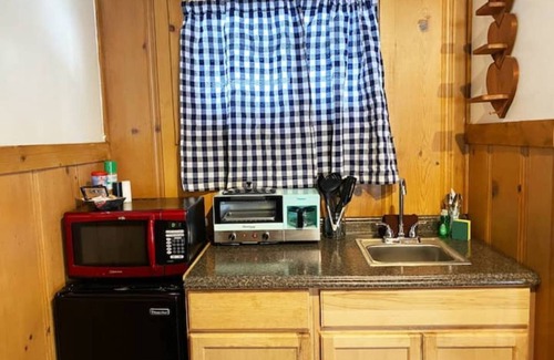 Y Area Apartment | 07-The Black Bear king studio #7