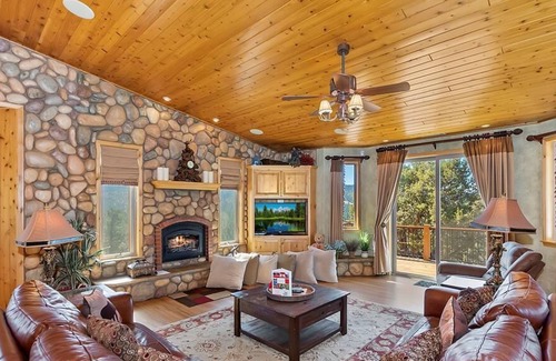 Castle Glen Estates Cabin | 076 - The Starry Starry Night