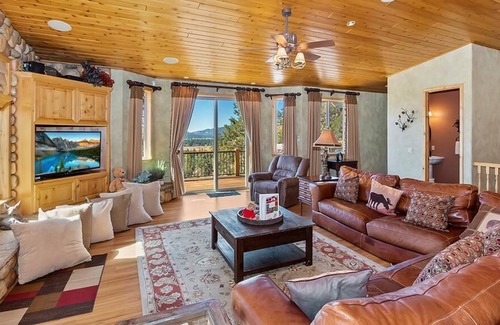 Castle Glen Estates Cabin | 076 - The Starry Starry Night