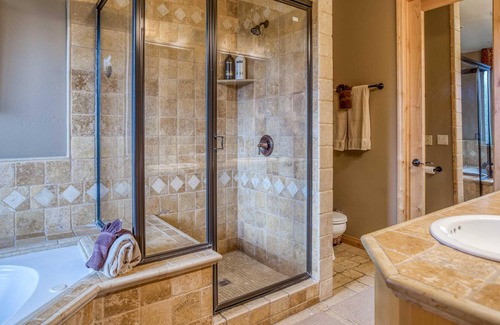 Castle Glen Estates Cabin | 076 - The Starry Starry Night