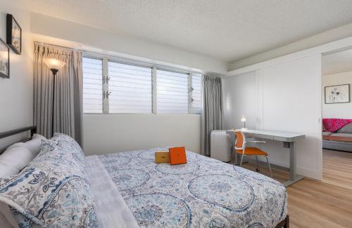 McCully - Moiliili Apartment | 09 FREE Parking 10 min beach 2br-Waikiki Ala Moana