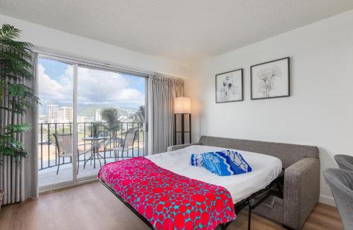 McCully - Moiliili Apartment | 09 FREE Parking 10 min beach 2br-Waikiki Ala Moana