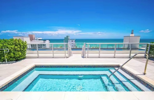 Hollywood Lakes Condo | 1/1 AMAZING Condo /Few Steps to the BEACH!/Rooftop POOL/PET Friendly!