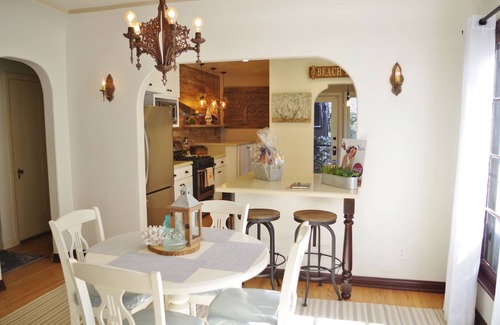Belmont Shore House | 1/2 Block to the Beach w/Bikes & Paddleboards: Casa de las Palmas