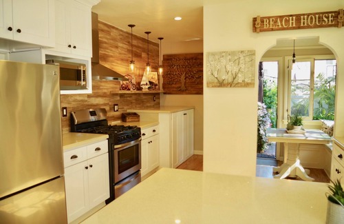 Belmont Shore House | 1/2 Block to the Beach w/Bikes & Paddleboards: Casa de las Palmas