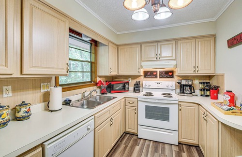Hot Springs Village Cottage | 1/2 Mi to Desoto Lake: Hot Springs Village Home