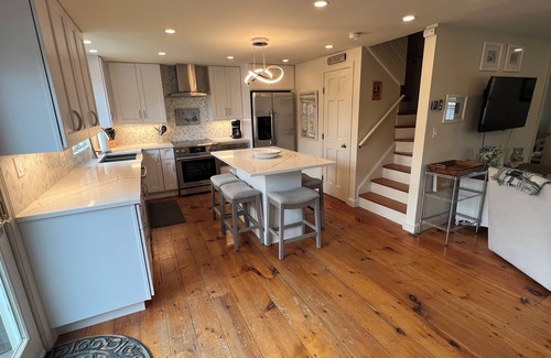 Siasconset House | 1/2 mile walk to beach, Sconset market, and great restaurants! Outdoor shower!