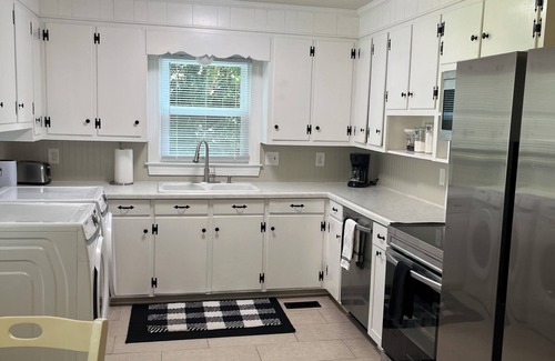 Greenville House | 1.2 Miles from ECU Campus just off 10th, Fully equipped 3Bed/2Bath House.