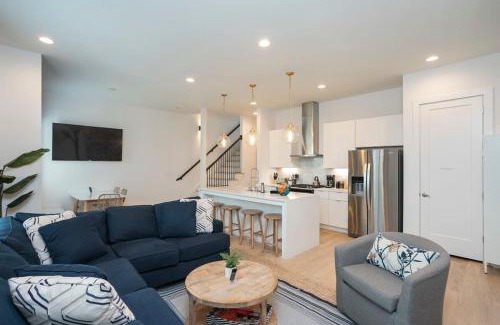 Buena Vista House | 1 5 Miles to Broadway Rooftop Deck w City Views