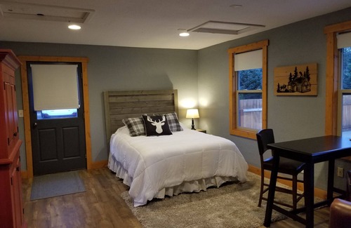 Leavenworth House | 1.5 Miles to Down Town Leavenworth! Walk to hiking trails.