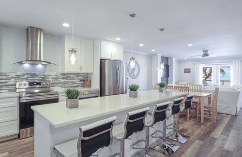 Ocean Springs House | 1 ACRE PRIVATE BEACH & PIER, FAMILY & PET FRIENDLY HOME