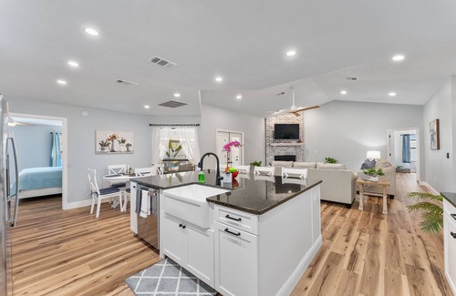 Ocala House | 1 acre private retreat with pool, firepit, volleyball, basketball & open concept